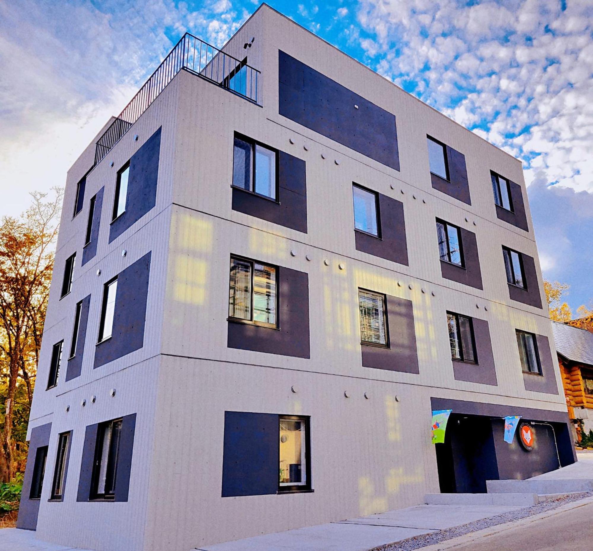 Q Fox Gmg Hotel Kucsan Kültér fotó